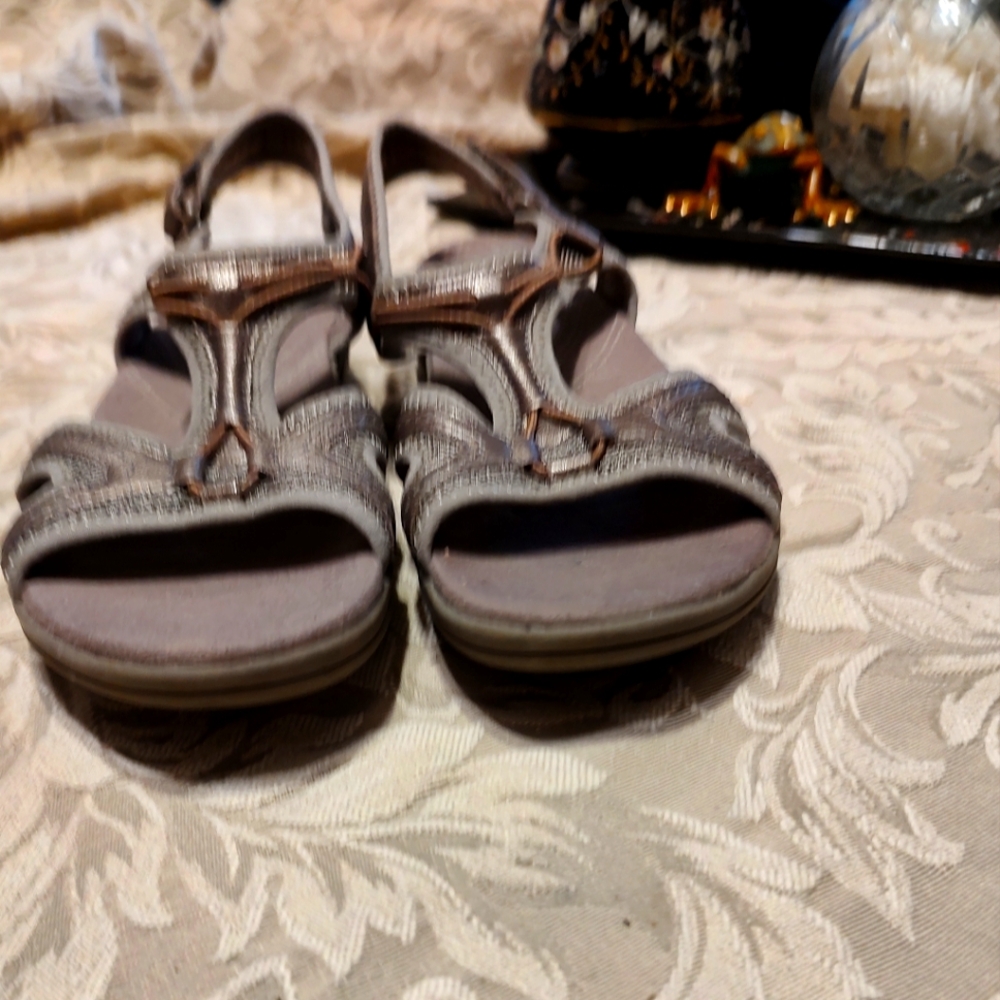 🍂 Wonderful Genuine Leather Clarks Bronze-Tan Hiking-Walking Sandals - 7 - Picture 4 of 13